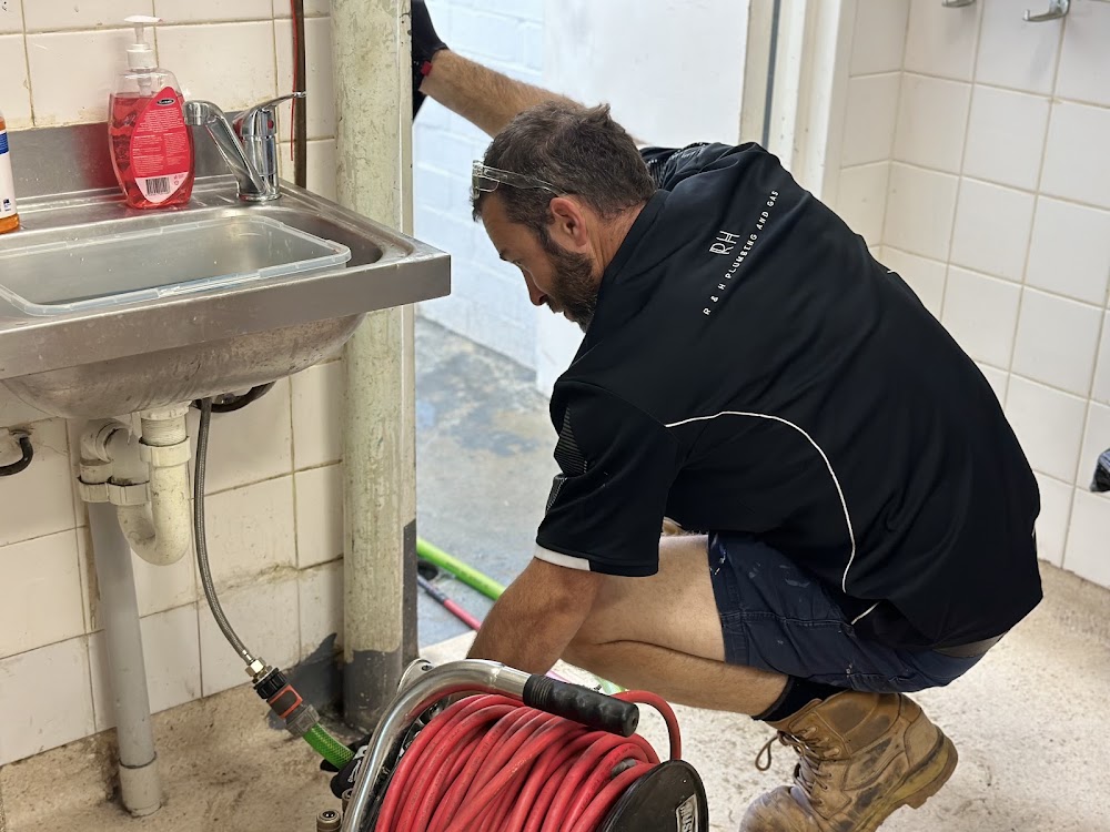RH Plumbing and Gas